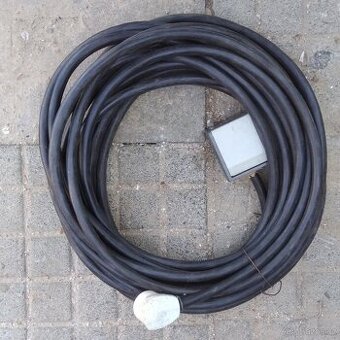 Prodám prodlužovací kabel, délka 15 metrů