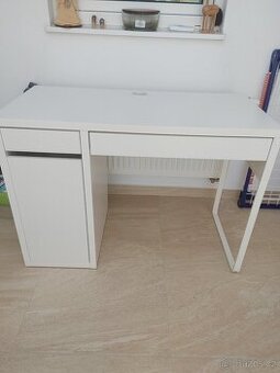 Psaci stůl Micke