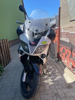 Aprilia SR Max 300 - 1
