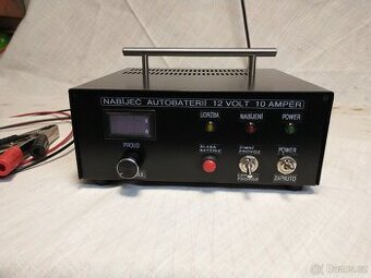 Nabíječka autobaterií 12V 10A