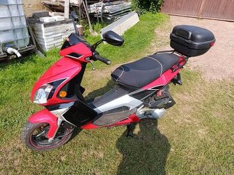 Skútr 125 ccm - 1
