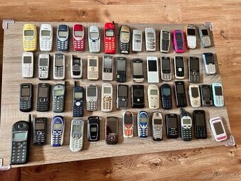 Prodám staré mobilní telefony s příslušenstvím