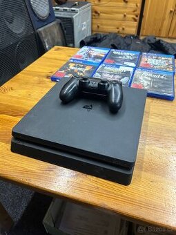 Playstation 4 + controller a 6 her
