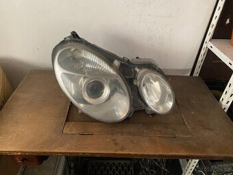 Svetlomet predni pravy Mercedes E,W211
