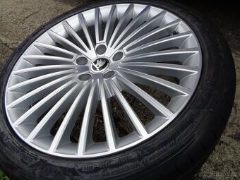 nový originál Škoda Superb 19 alu kola 5x112