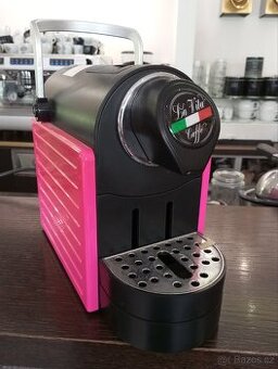 Kávovar na kapsle nespresso