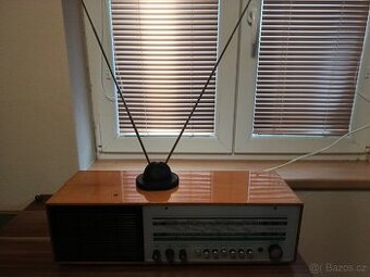 Historické rádio Tesla Galaxia 440A s FM anténou