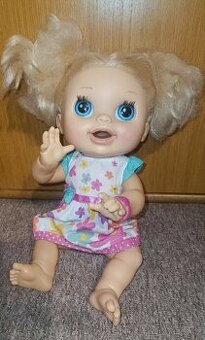 Mluvící a čůrací panenka Baby Alive