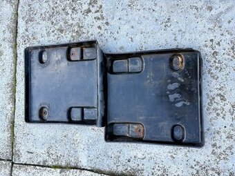 HUMVEE - HMMWV - kastlík AKU baterií / podložka ORIGINAL