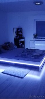 Bílá dřevěná postel 140x200