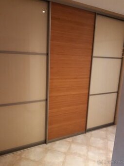 Šatní skříň  244 cm výška , šířka 274cm, hloubka 50cm