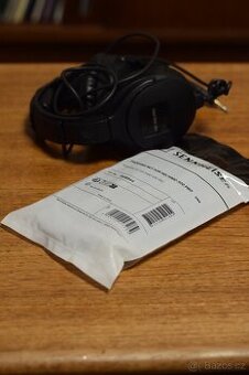 sluchátka Sennheiser HD 300 PRO