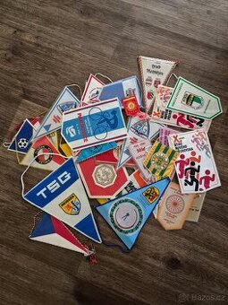 Sběratelské vlaječky tělovýchovmá jedn.33ks