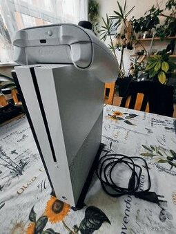 XBOX ONE S (1TB) + hry XBOX ONE, XBOX 360