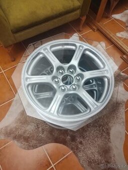 Konferenční stolek alu kolo