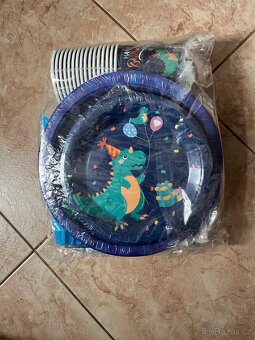 Sada na oslavu ,,dino,, 16 hostů