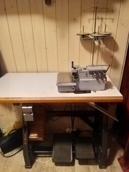 Obnitkovačka ( overlock )