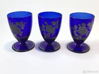 Vintage sada panáků z kobaltově modrého skla