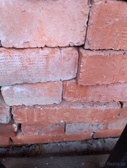 nové cihly (zvonivky) nepoužité.