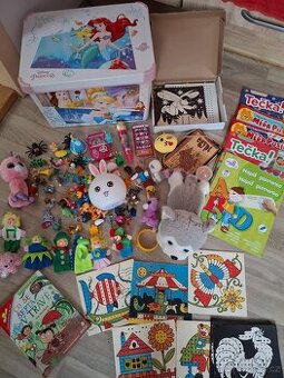 Box na hračky Disney, svítící lampa, Barbie věci 40 kusů