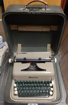 Starý psací stroj Zeta