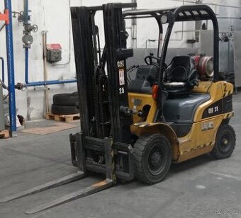 Vysokozdvižný vozík CATERPILAR GP25N (8958)