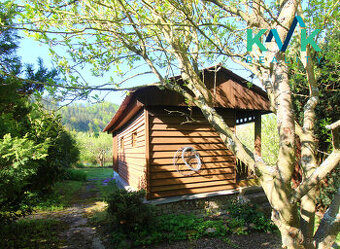 Prodej dřevěné chaty se zahradou, celková výměra pozemku 392