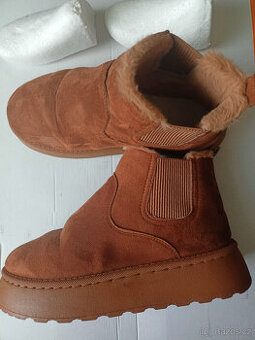 Prodám dámské sněhule - válenky na tlusté podrážce