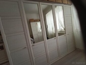 Pětidvéřová šatní skříň z XXXLutz