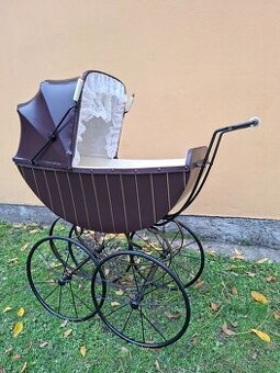 Starožitný kočárek pro panenky č. 637