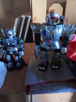 Prodám 2 roboty 300 malý ,500 velkýma nafukovací skákací bal