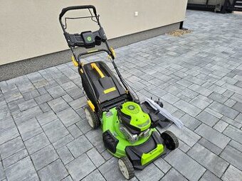 Benzínová sekačka na trávu s pojezdem Fieldmann + druhý nůž