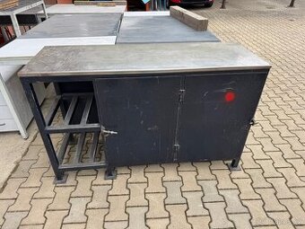 Bytelný pracovní stolek