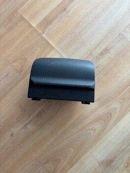 Popelník s držákem nápojů zadní