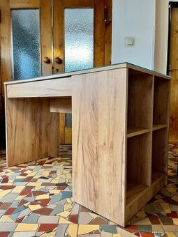 Kancelářský stůl