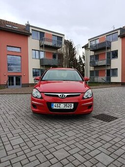 Hyundai i30 kombi 1.4i 80kw 2010-188500km, Velký servis.
