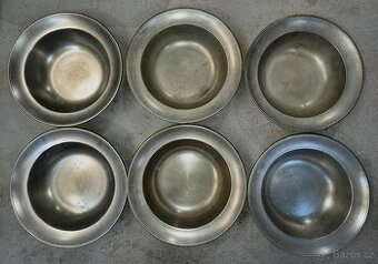 Cínové talíře z 18 století