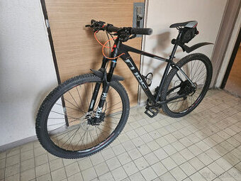 Horské kolo Cube Race One black'n'flashred 19"