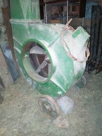 Výfuk (fukar) na seno / senomet