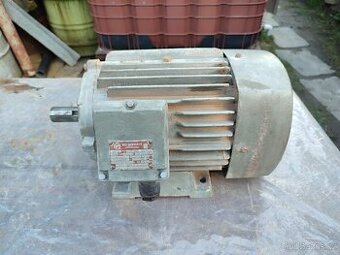 Asynchroní motor