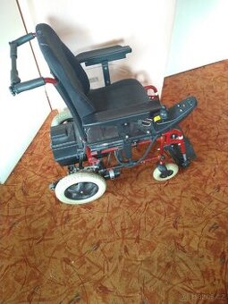 Elektrický invalidní vozík. Zánovní baterie. Skládací