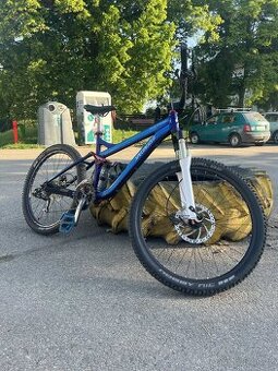 Celoodpružené kolo Specialized Pitch Comp
