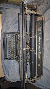 Psací stroj Underwood Standard