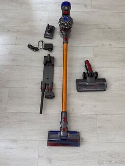 Tyčový a ruční vysavač Dyson V8