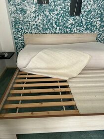 Dvoulužková kvalitní postel