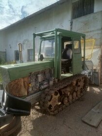 Pásový traktor do lesa Bolgar T54