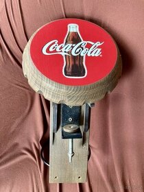 Coca Cola dřevěný otvírák na bar