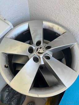 Alu kola 17 5x112 originál Škoda