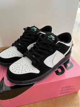 Nike dunk low panda pigeon