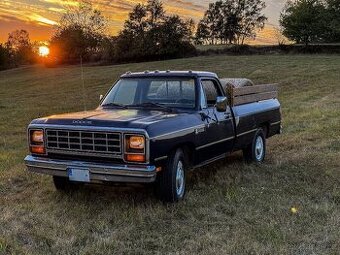 Dodge Ram D-250 1985 / 5.2l V8, Manuál, Klima - 1